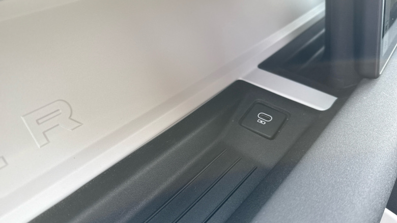 Land Rover Defender 90 Diesel 3.0 D200 Hard Top Auto